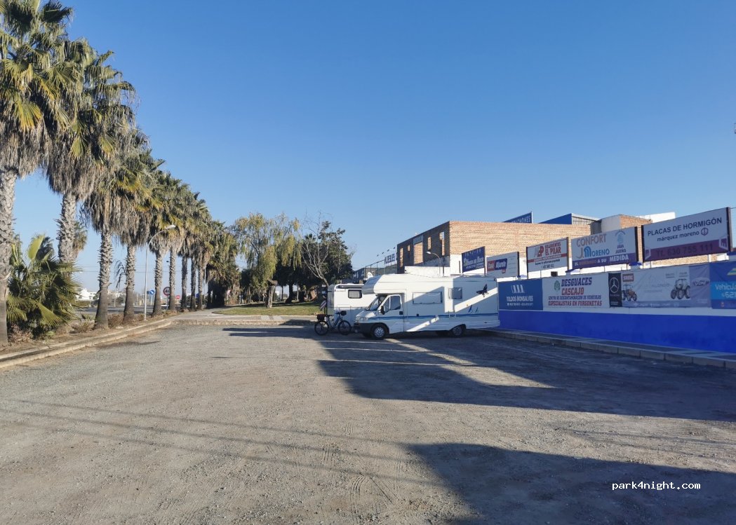(41840) Pilas - 2 Calle Tapiceros — foto