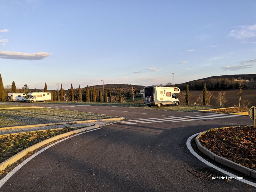 Area Sosta Camper - Monteriggioni — foto 2