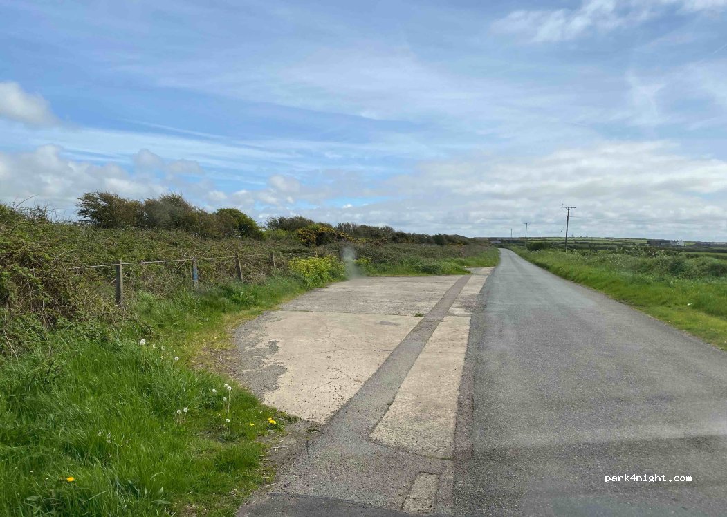 (SA62 6BR) Wales - Unnamed Road — foto