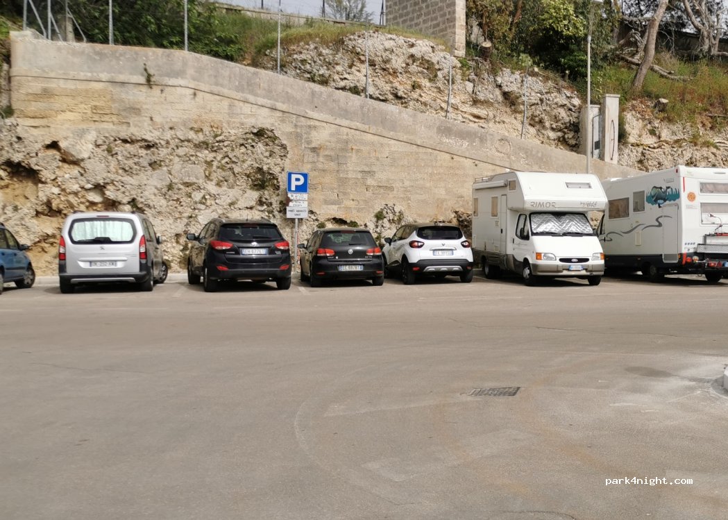 (73028) Otranto - 6 Via del Porto — foto