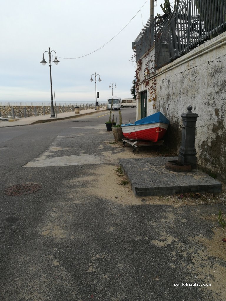 (89812) Pizzo - 60 Lungomare Cristoforo Colombo — foto