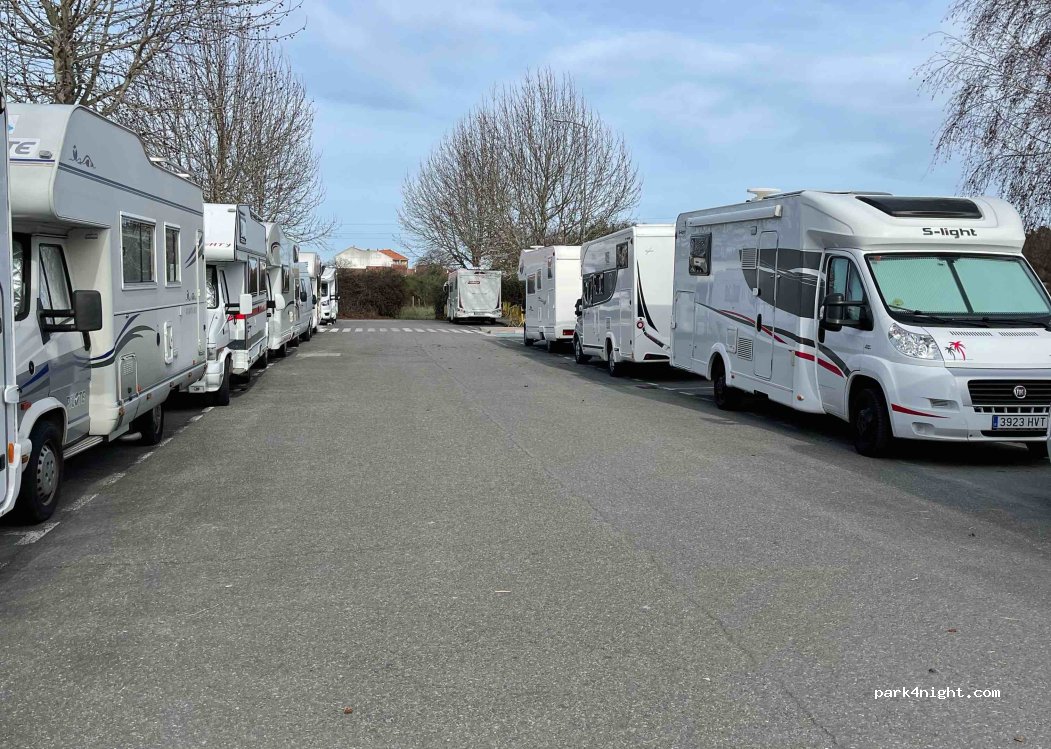 Area AutoCaravanas de Xinzo de Limia — foto 4