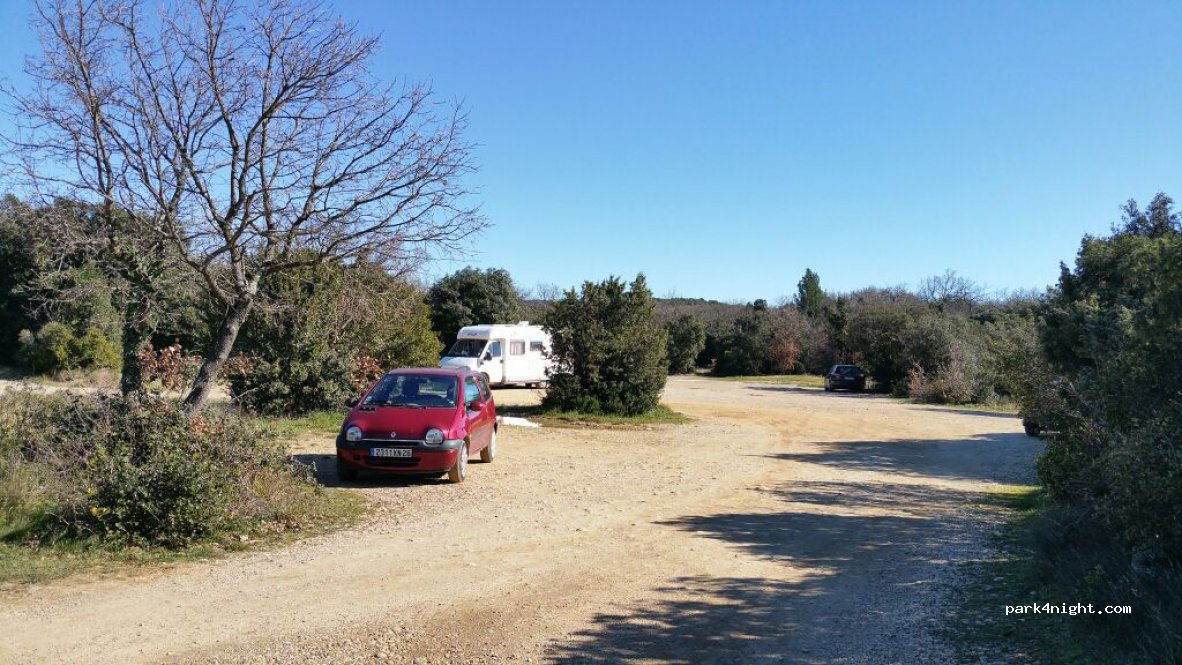 (26700) La Garde-Adhémar - Route du Val des Nymphes — foto 2
