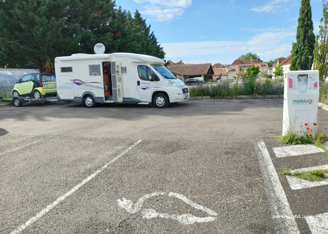 (40210) Labouheyre - 107 Impasse de la Gare — foto