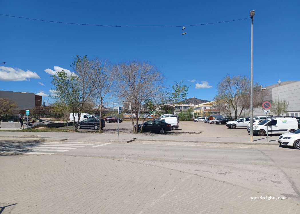 (08902) L'Hospitalet de Llobregat - 189 Carrer de Narcís de Monturiol — foto