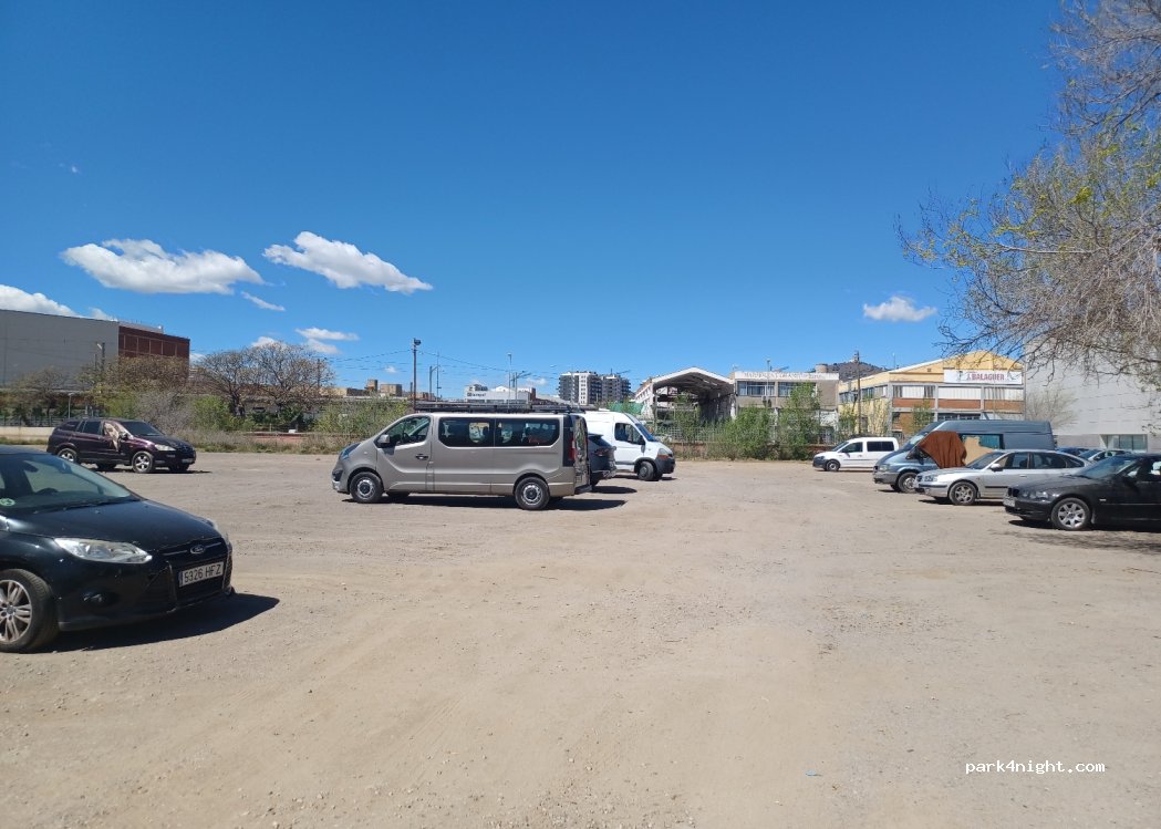 (08902) L'Hospitalet de Llobregat - 189 Carrer de Narcís de Monturiol — foto 2