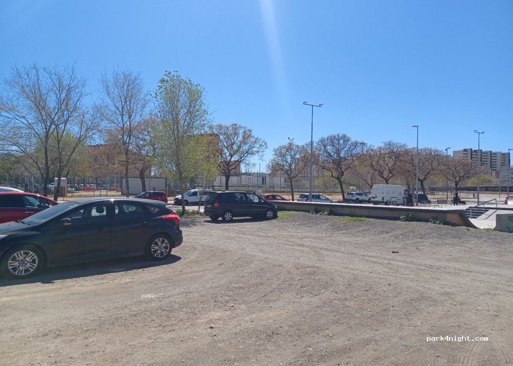 (08902) L'Hospitalet de Llobregat - 189 Carrer de Narcís de Monturiol — foto 3