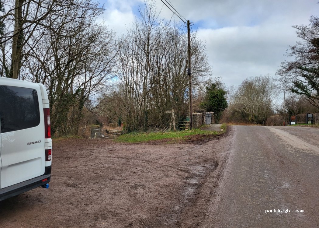 (LD3 7LJ) Wales - B4558 — foto