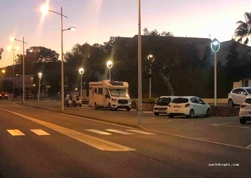(83370) Fréjus - 32 Avenue Lucien Bœuf — foto