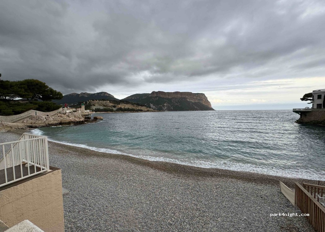 (13260) Cassis - 2 Avenue des Calanques — foto 3