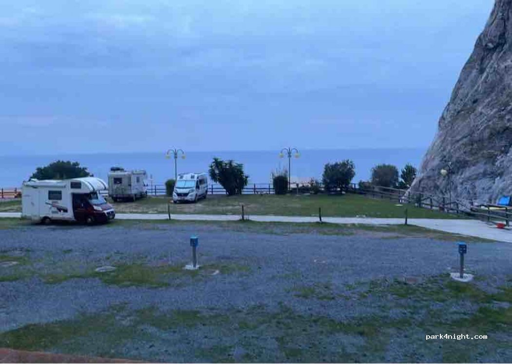 Parcheggio Kava — foto
