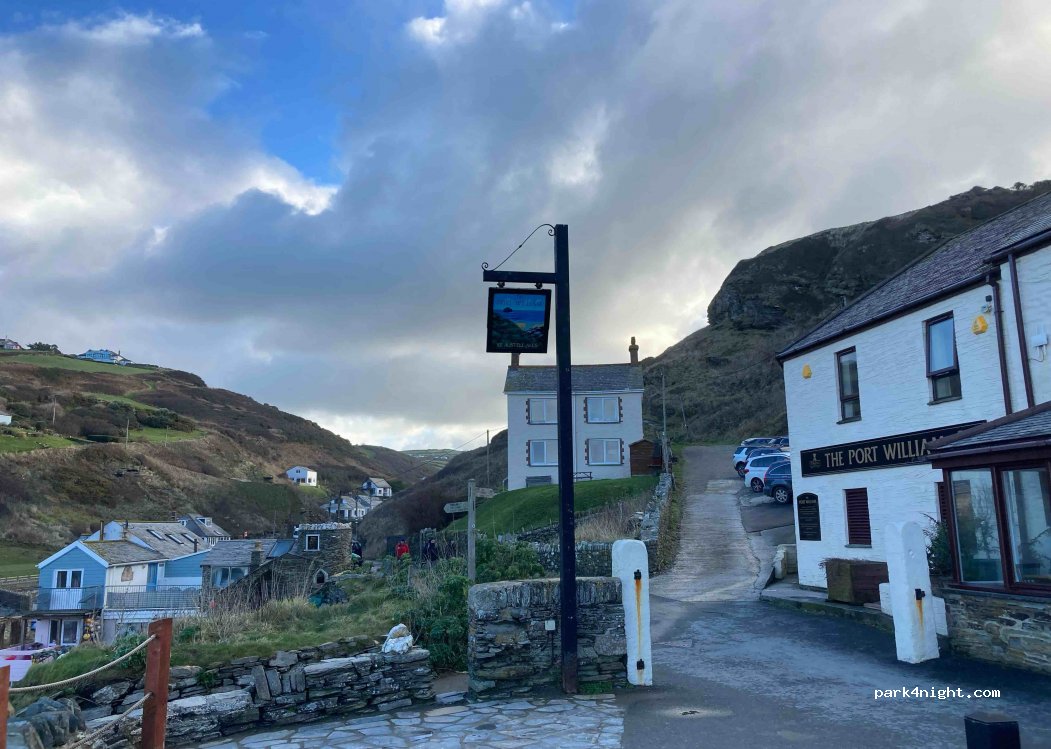 (PL33 9DF) Tintagel - Unnamed Road — foto