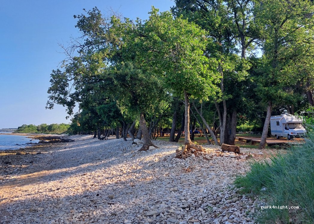 (52440) Črvar - Unnamed Road — foto