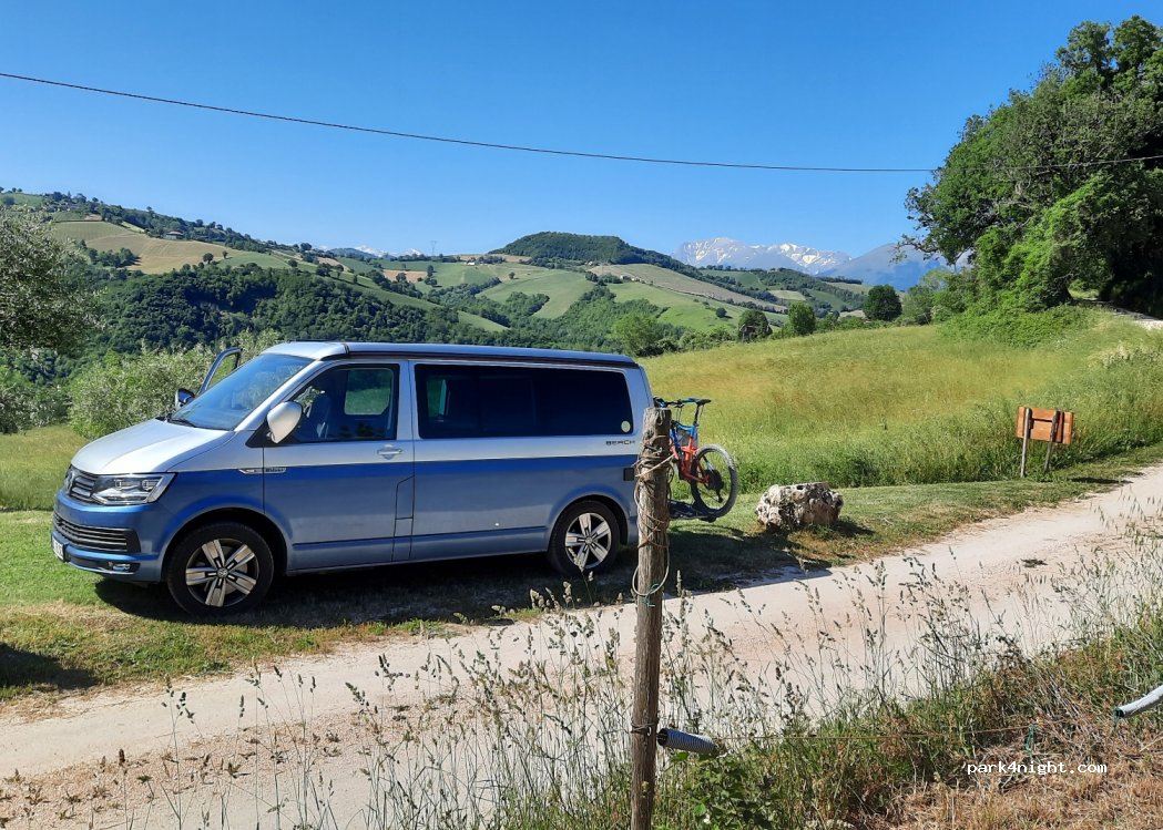 Agriturismo Villa Valente (minicamping in Le Marche) — foto