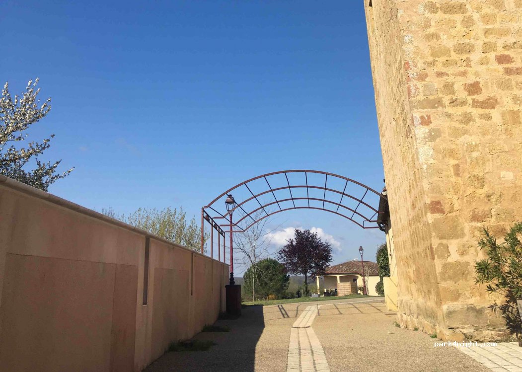 (32300) Miramont-d'Astarac - 2 Place du Village — foto 2
