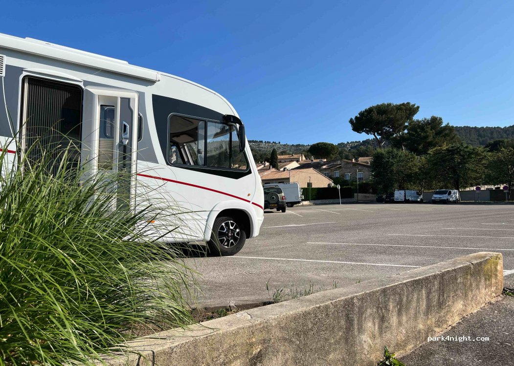 (13821) La Penne-sur-Huveaune - Place du Souvenir Français — foto 3