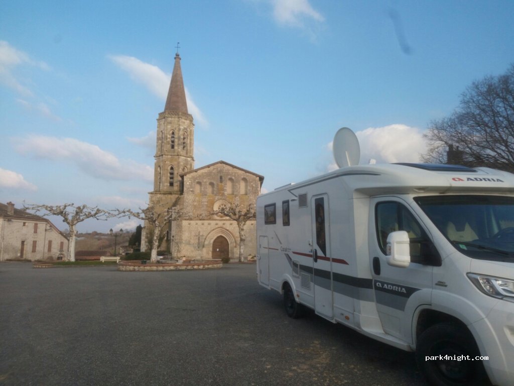 (82340) Dunes - Place du Foirail - Esplanade Charles de Gaulle — foto 2