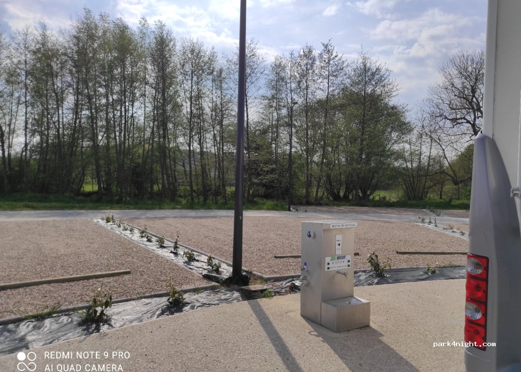 Aire de camping-cars Beaumont-le-Roger — foto