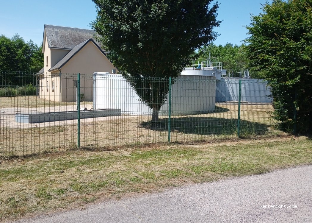 Aire de camping-cars Beaumont-le-Roger — foto 2
