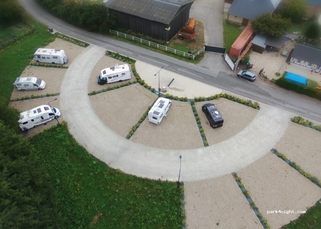 Aire de camping-cars Beaumont-le-Roger — foto 3