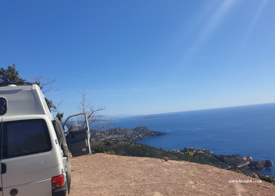 (83700) Saint-Raphaël - Unnamed Road — foto