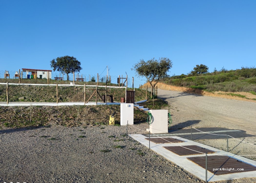 Parque de Caravanas de Altura - Campo e Mar — foto 2