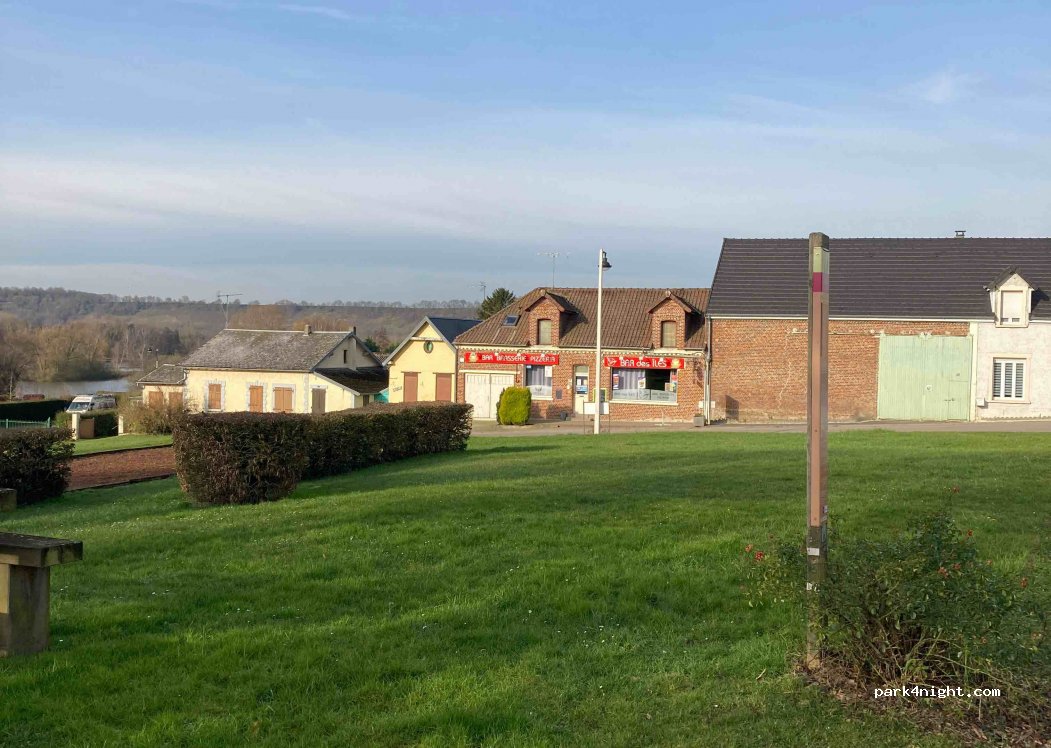 (80360) Curlu - 2 Rue de la Place — foto 2