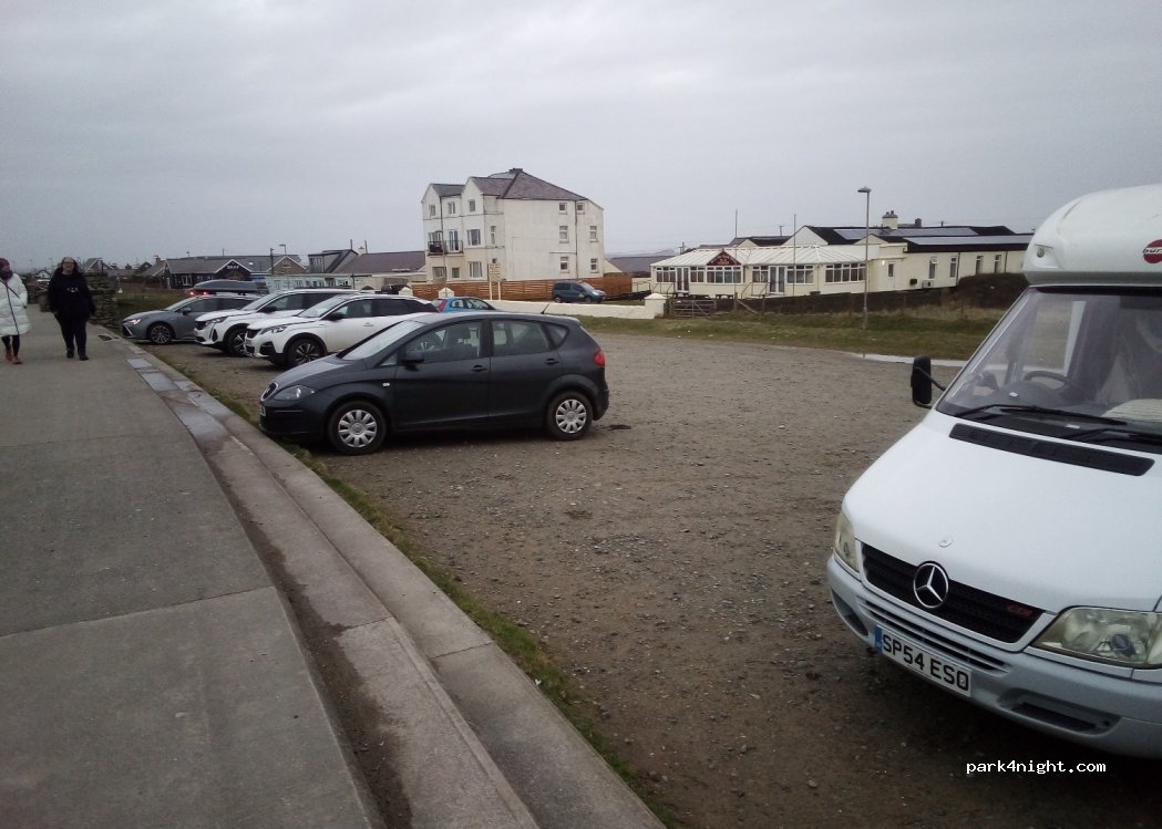 (LL54 5TW) Caernarfon - The surfer beach rd — foto