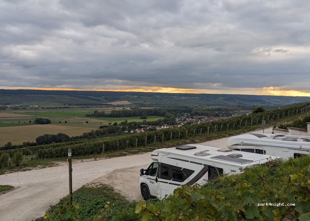 (51160) Hautvillers - Unnamed Road — foto 4