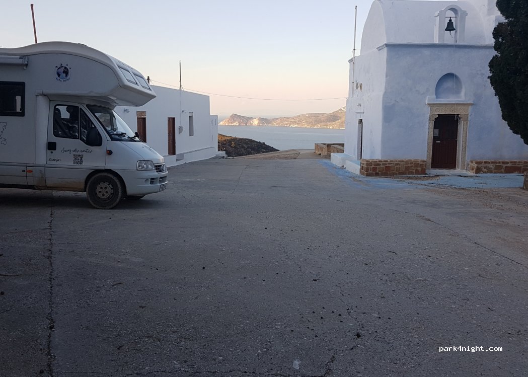 (848 00) Milos - Unnamed Road — foto