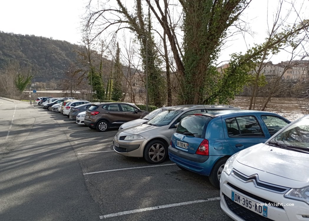 (46000) Cahors - 416 Quai Jean Lagrive — foto