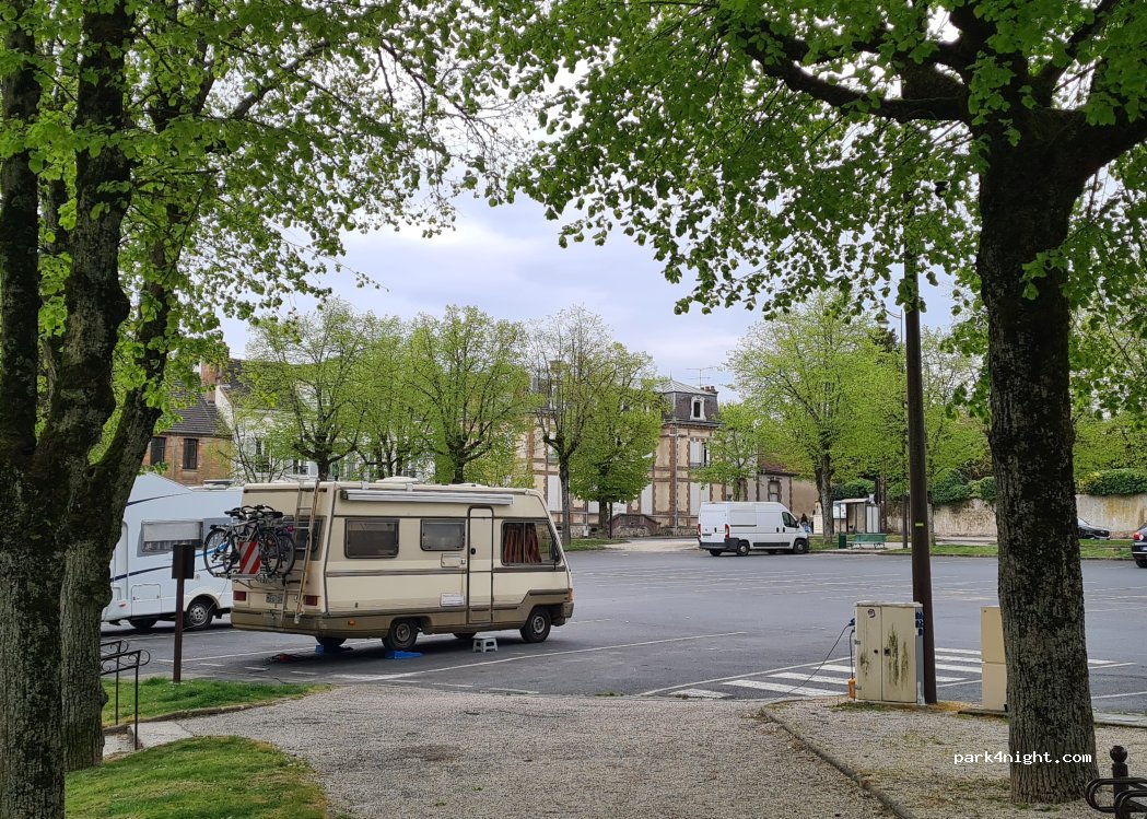 (51120) Sézanne - 21 Place du Champ Benoist — foto 5