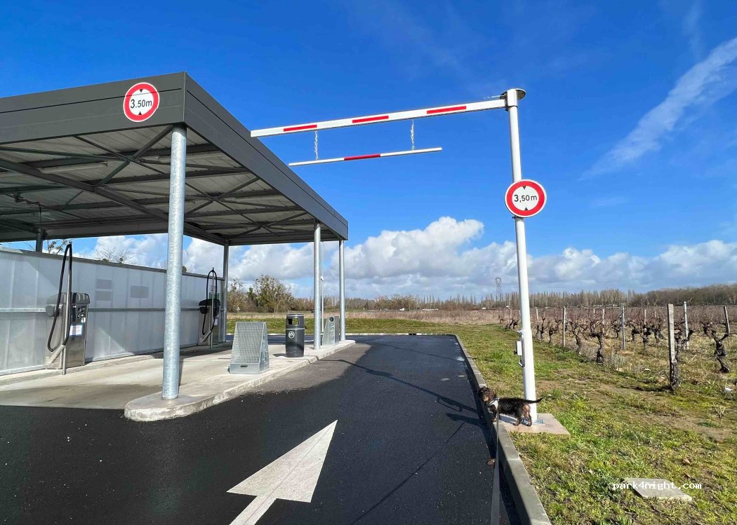(33420) Génissac - 50 Route du Stade — foto