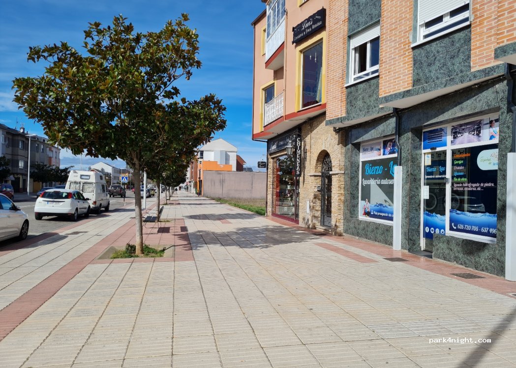 (24400) Ponferrada - 98 Avenida Galicia — foto 3