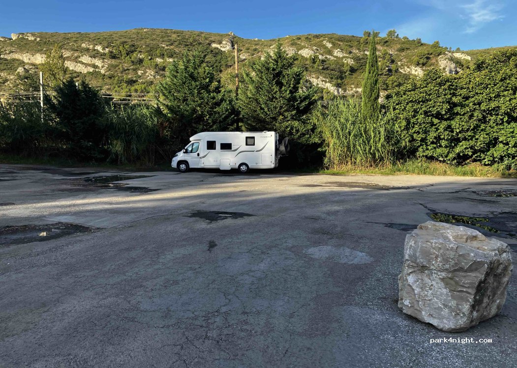 (13660) Orgon - Rte de Senas — foto 2