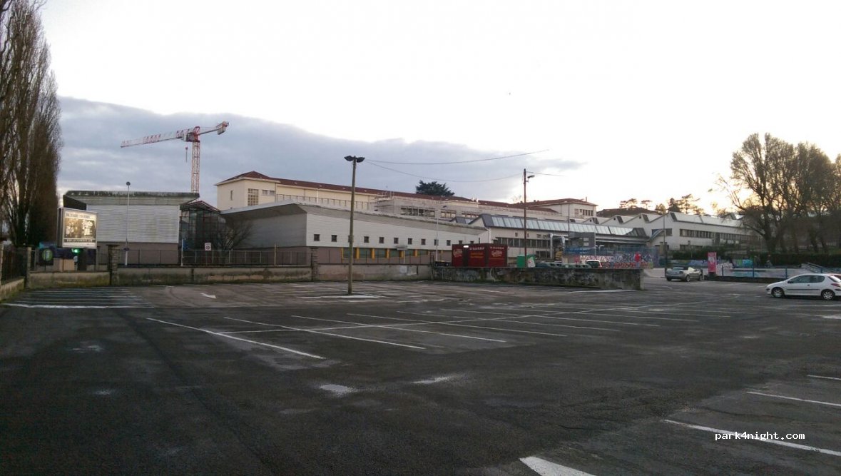 (01000) Bourg-en-Bresse - 123 Place de la Vinaigrerie — foto