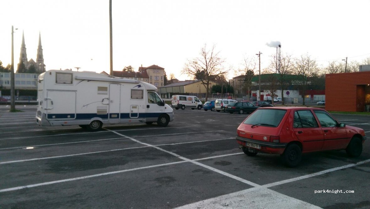(01000) Bourg-en-Bresse - 123 Place de la Vinaigrerie — foto 2