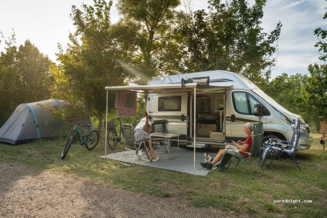 Camping Huttopia Pays de Cordes sur Ciel — foto