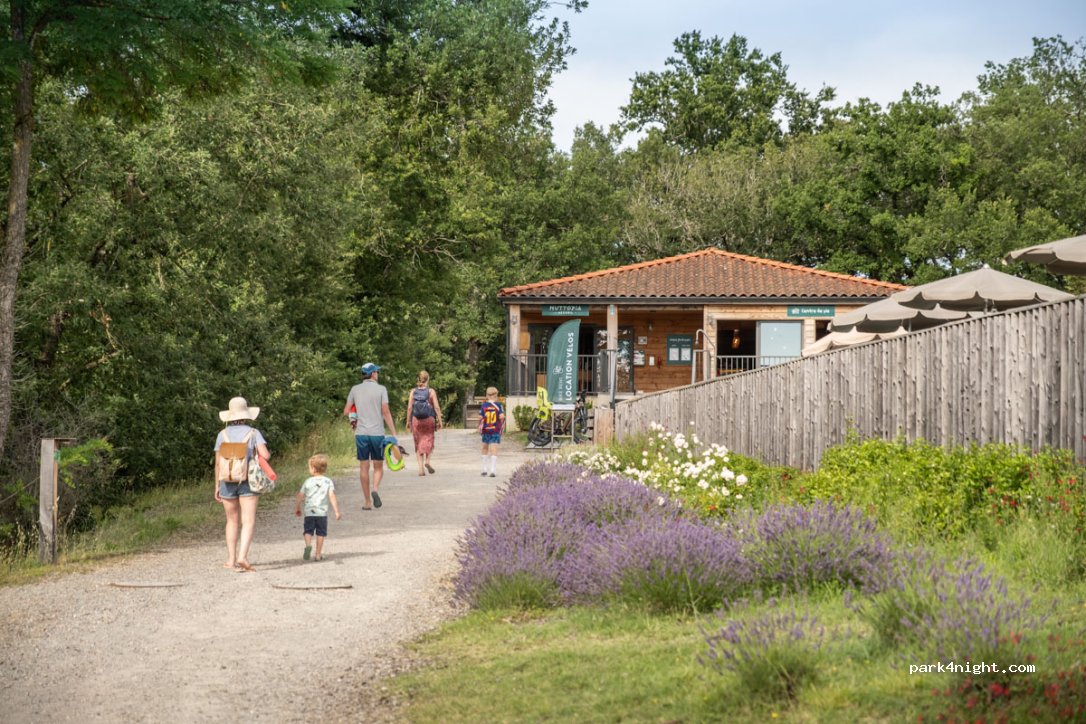 Camping Huttopia Pays de Cordes sur Ciel — foto 5