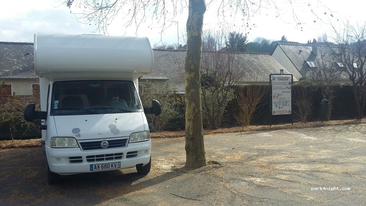 (37600) Loches - 14-18 Avenue des Bas Clos — foto 2