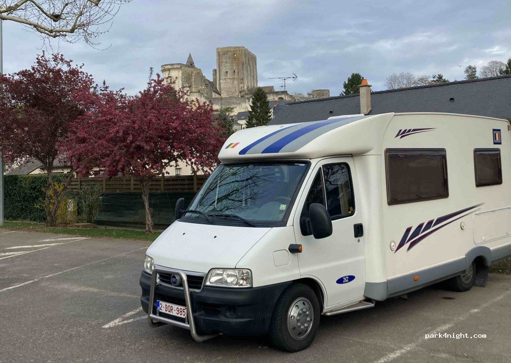 (37600) Loches - 14-18 Avenue des Bas Clos — foto 4