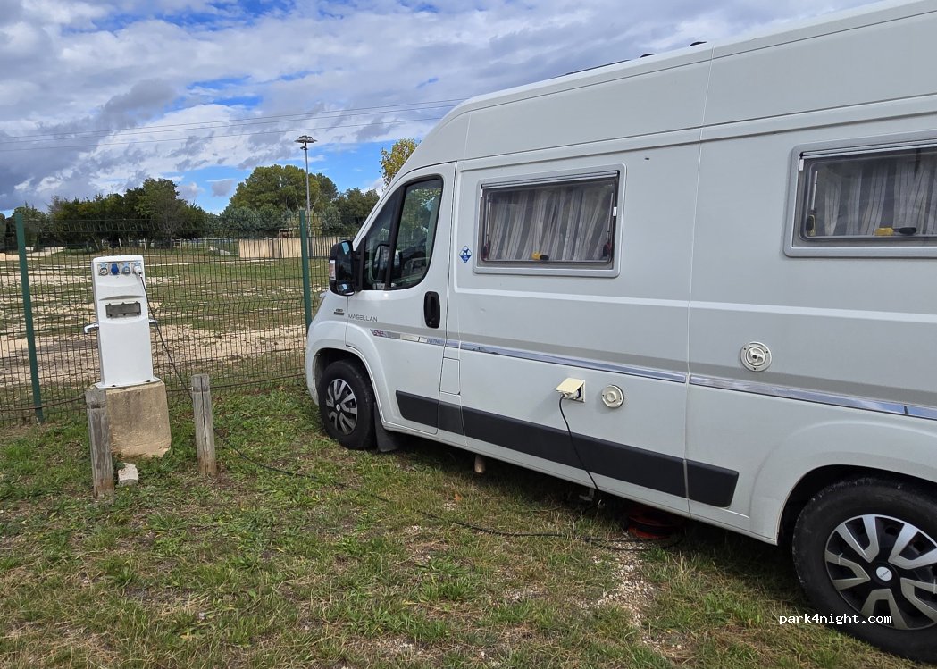 (30700) Uzès - Unnamed Road — foto 2