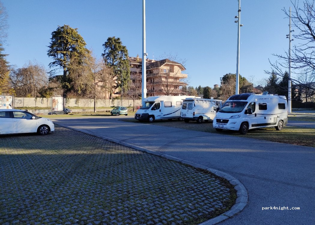 (20831) Seregno - 16A Via Allo Stadio — foto