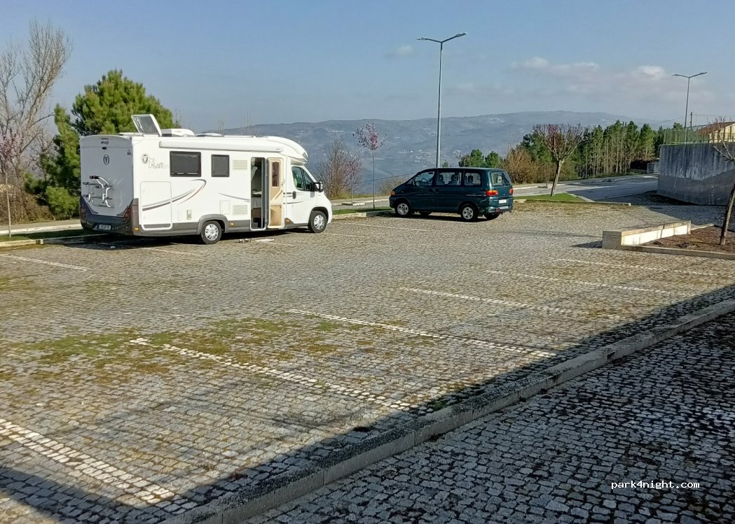 (4690) Cinfães - 23 Rua São Sebastião — foto