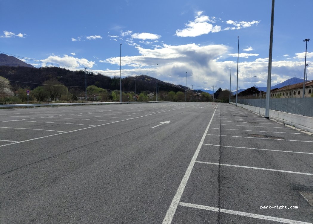 (21016) Luino - Via Carnovali — foto