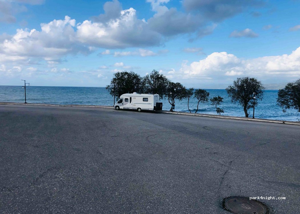 (245 00) Kyparissia - Unnamed Road — foto 2