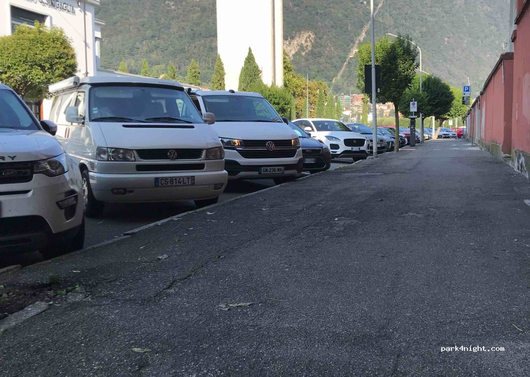 (22100) Como - 10 Viale Vittorio Veneto — foto 2