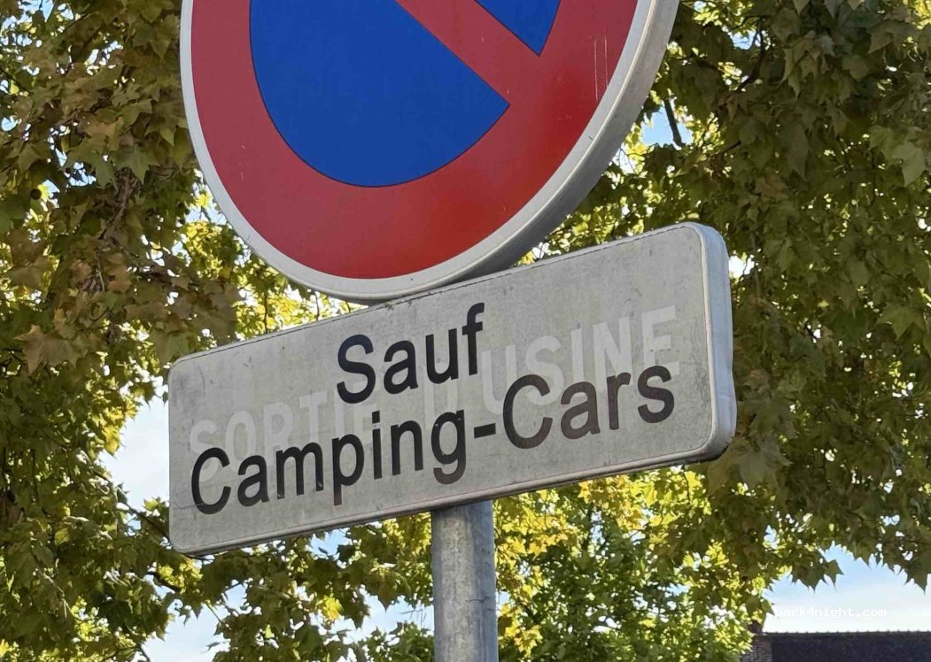 (03000) Moulins - 32 Place Jean Moulin — foto 3