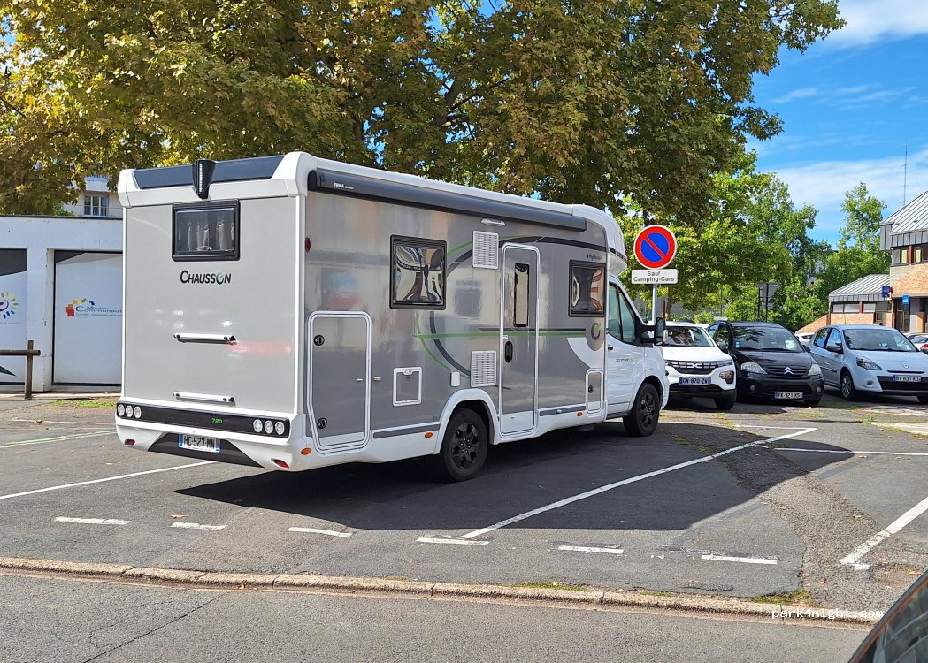 (03000) Moulins - 32 Place Jean Moulin — foto 5