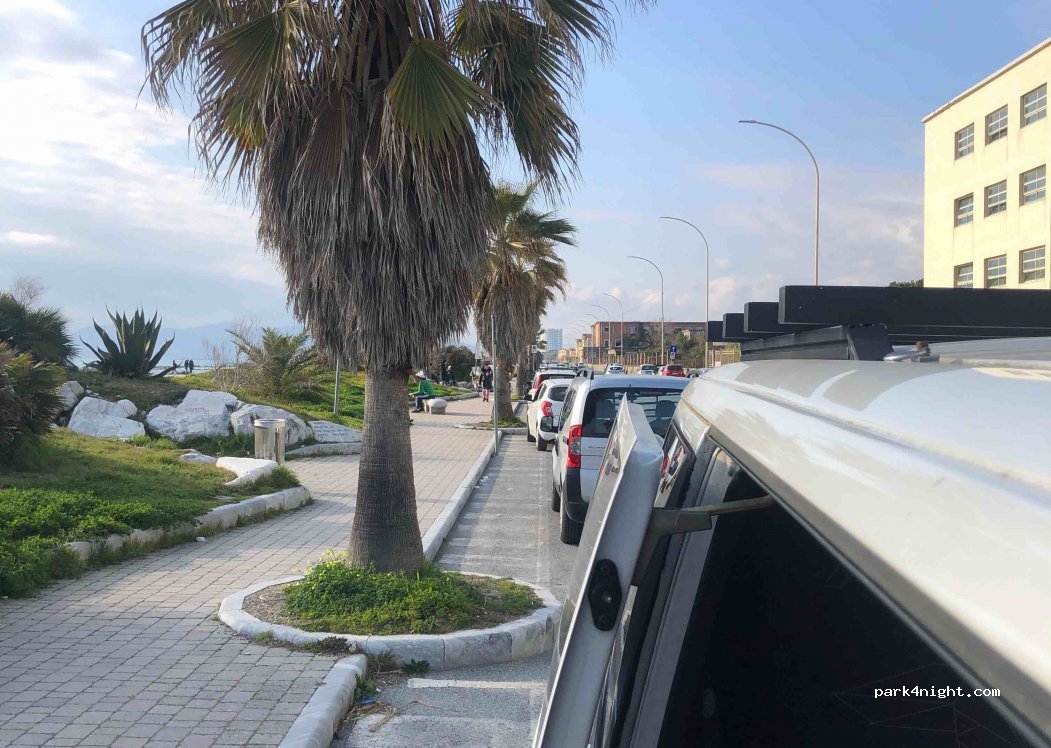 (54100) Marina di Massa - 12 Viale Lungomare di Ponente — foto 2